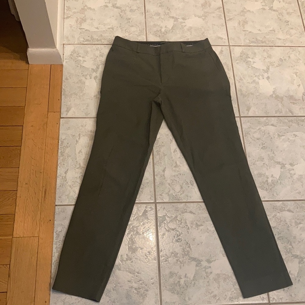 Green trousers. Banana Republic. Size 8L.